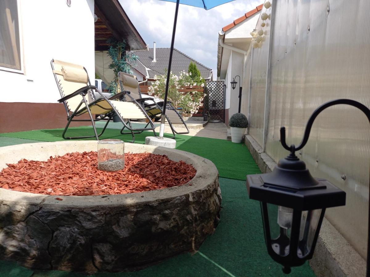 Idill Apartmanhaz B&B Tiszafüred Exterior foto