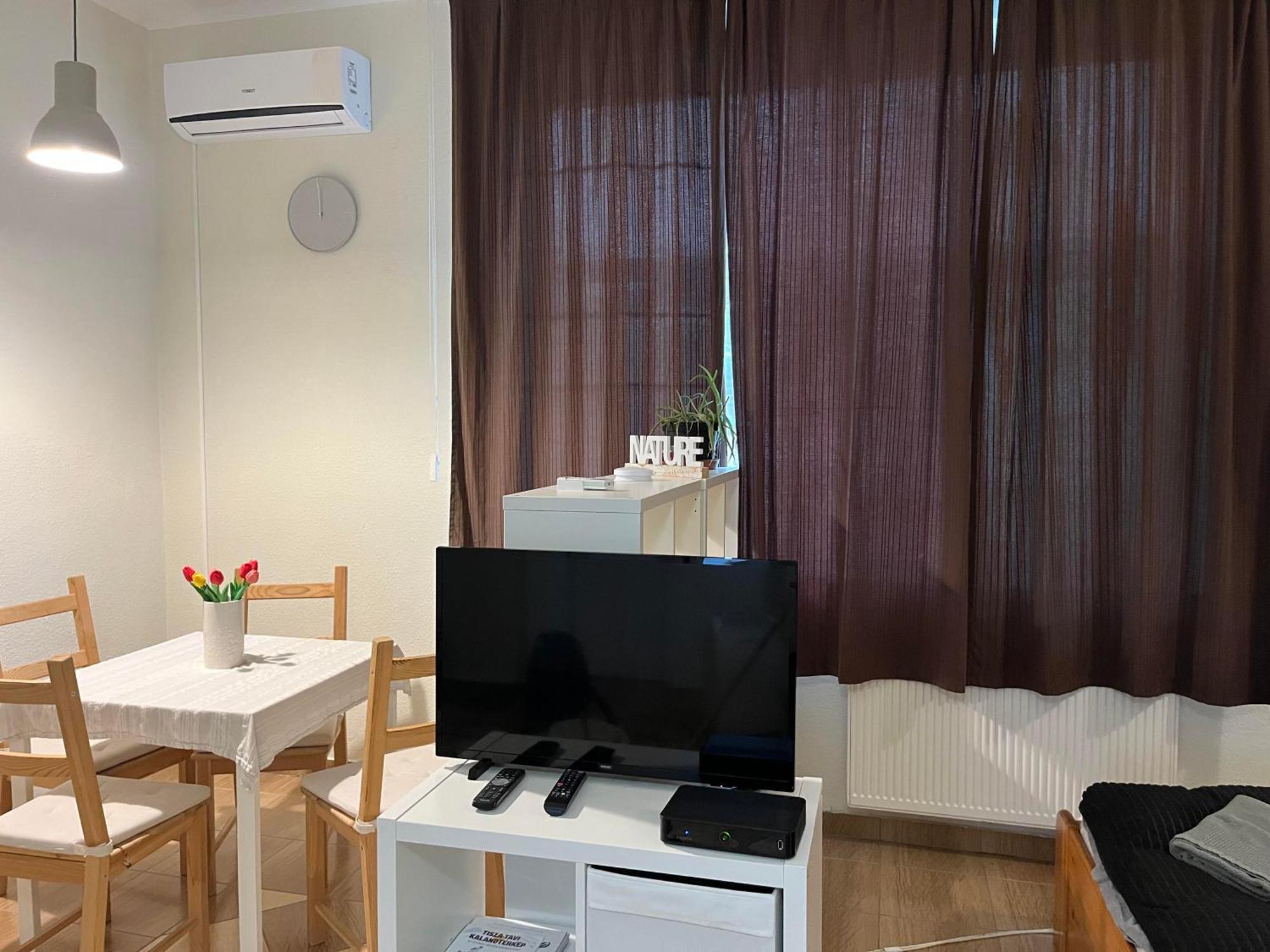 Idill Apartmanhaz B&B Tiszafüred Exterior foto