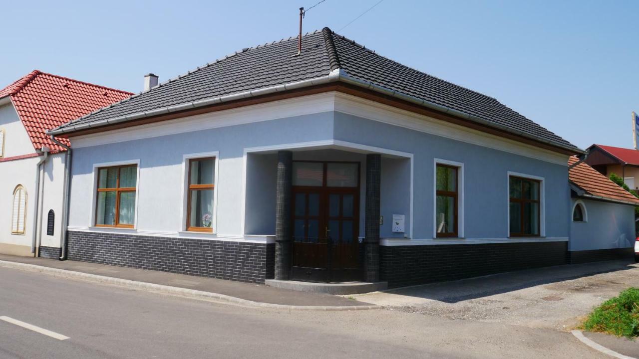 Idill Apartmanhaz B&B Tiszafüred Exterior foto
